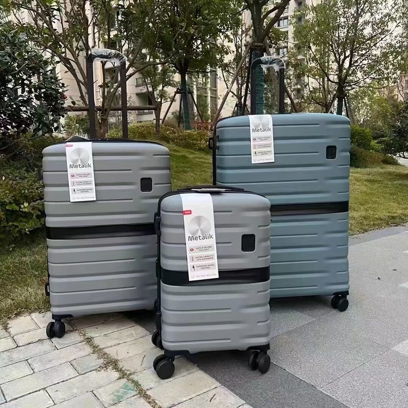 Produttore Custom Airplane Trolley Portatile Outdoor Fashion Hard Shell PP Set di bagagli da viaggio
