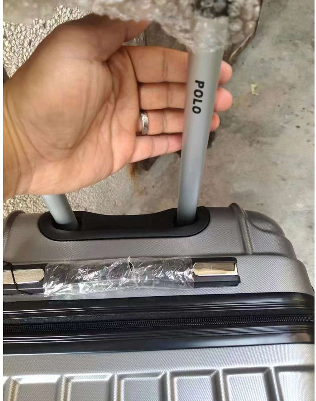 Cina fabbrica personalizzato logo carrello valigia ingrosso bagaglio sacchetti da viaggio a ruote per attività sportive di svago
