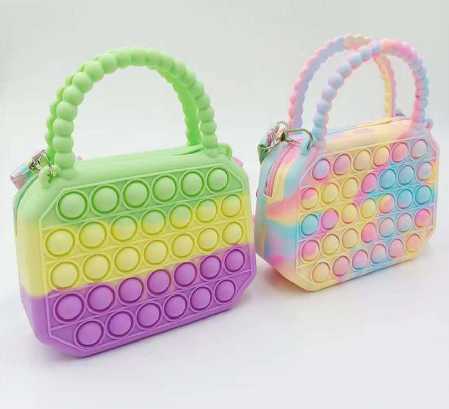 Fabbrica diretta Colori arcobaleno ottagonale Borsa di monete di silicone flessibile Stretta con cerniera e borsa di tasca